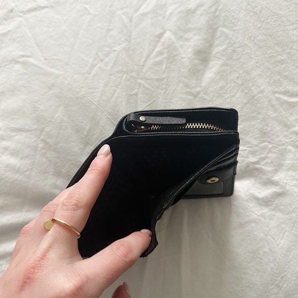 Kate Spade Wallet - Picture 4 of 4